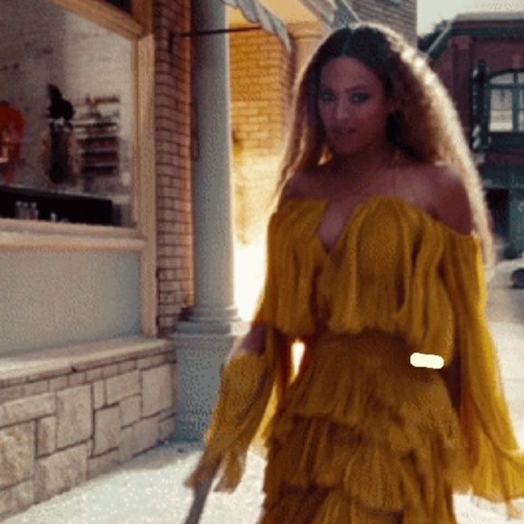 Meet your Posher, April - Picture 1 of 1